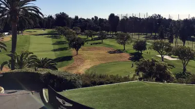 Plane makes emergency landing at Riviera Country Club after engine issues